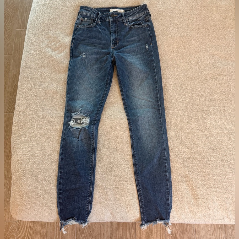 HIDDEN BRAND Women’s Dark Wash Distressed Skinny Jeans